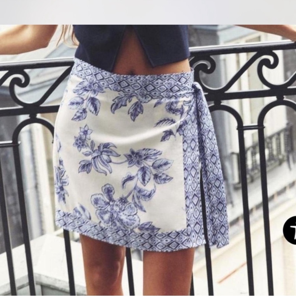 Zara Grecian Floral Wrap Skirt in Blue and White Sz M